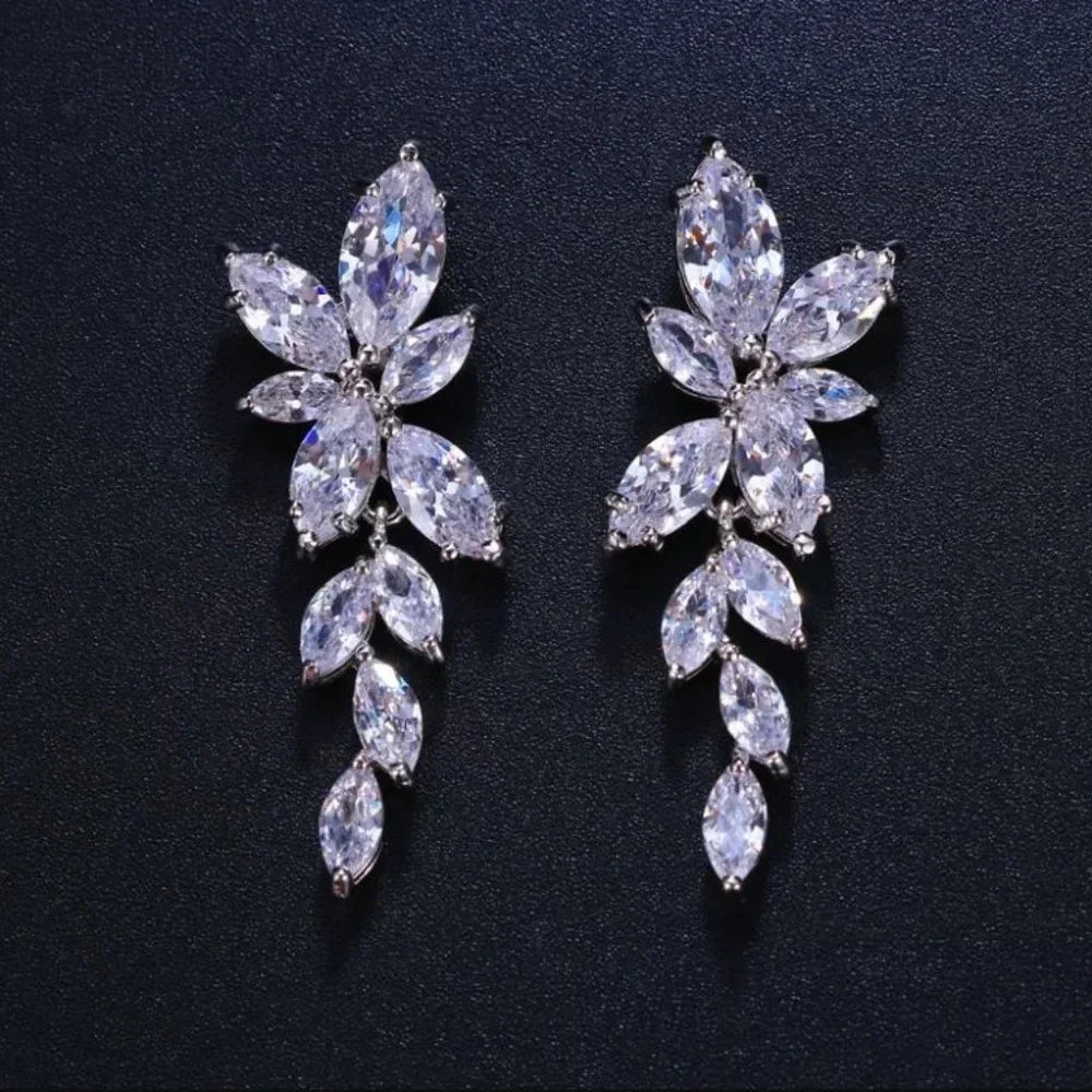 NEW 18k White Gold Diamond Leaf Petal Drop Statement Earrings